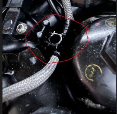 pic #5 - injector leak off pipe without temp sensor