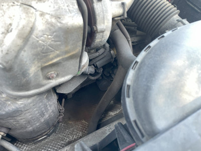 Picture taken from engine compartment towards gearbox. Air intake is bottom right. Engine is top left.