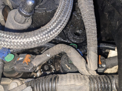 Oil/diesel/carbon is on the diesel filter housing too