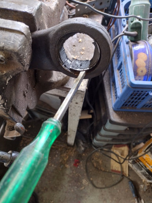 De-bushing