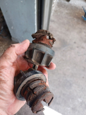 Xantia II _ Rear Bump Stops.jpg