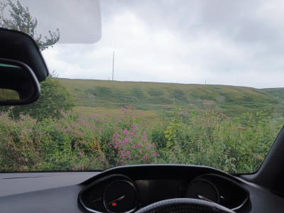 Mast viewed from car park at bottom of the hill