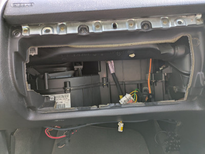 Glovebox view 250507.jpg