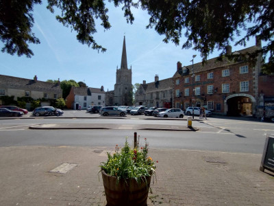 The centre of Lechlade with the church and hotel