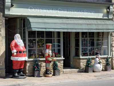 The speciality Christmas shop which has moved across the road since I was last there!