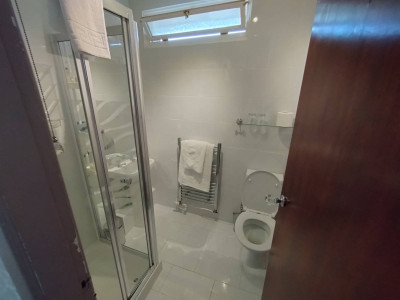 The compact but clean and functional bathroom