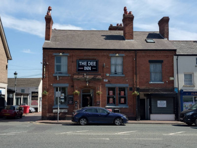 The Dee Inn, must be where my former girlfriend lives now!