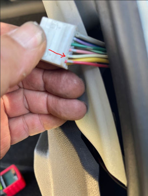 Citroen C4 aircross reverse light connector.JPG