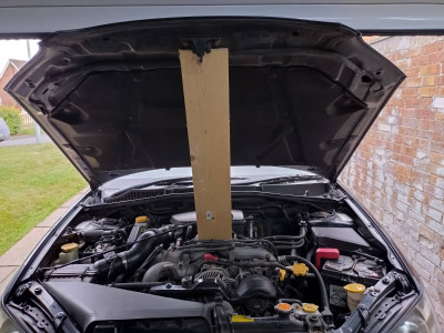 Bonnet prop