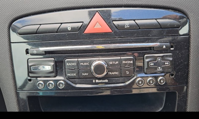 Picture of the radio.