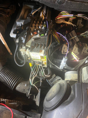 Uncoupled 4 and 6 also fluctuate between 10 and 12V like the rest.