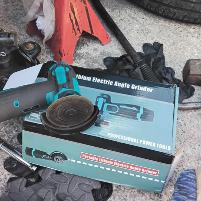 grinder on box2.jpg