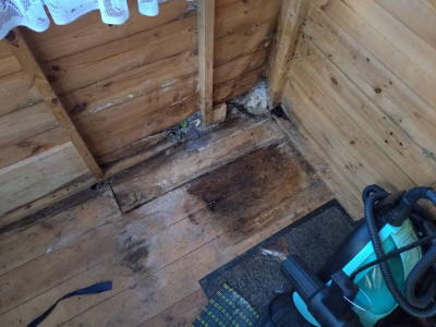 The holes in the corner