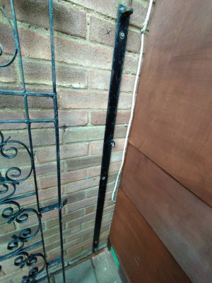 MTMO - The hinge plate temporary fitted to allow me to make measurements.