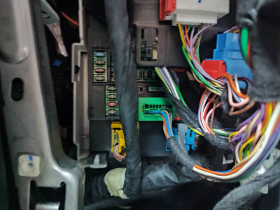 Glove fusebox - upper level to the right - lower level behind