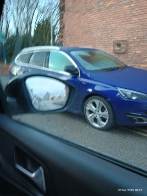 2016 308 SW GT-line in Magnetic blue, as viewed from 2016 308 SW GT-line in Magnetic blue