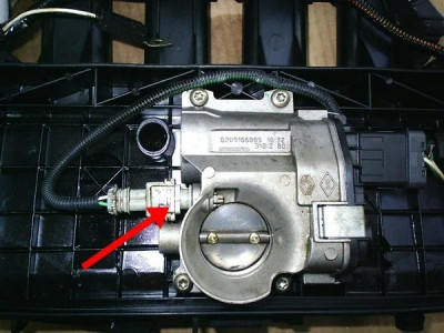 d4f 2001 throttle body with ibtake air temperature sebsor.jpg