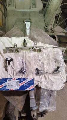 Fuelrail and Injectors.