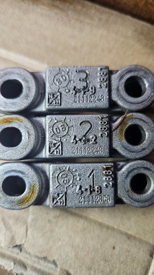 Camshaft bearing cap / 3 pieces