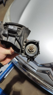 Turned plastic spring washer