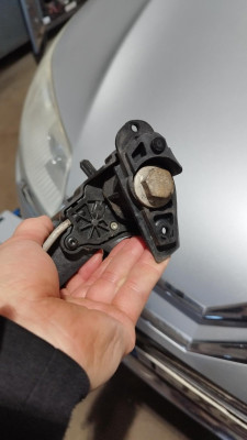 Bolt head