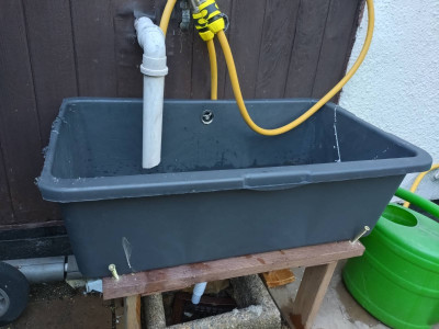 Overflow and hoses connected, the double tap is a real bonus as we can water the garden and wash the cars at the same time!!