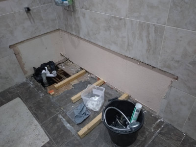 Cleaned tiles ready to accept the new bead.