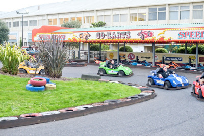 Butlins go-karts - Bump-to-baby.com, fair use
